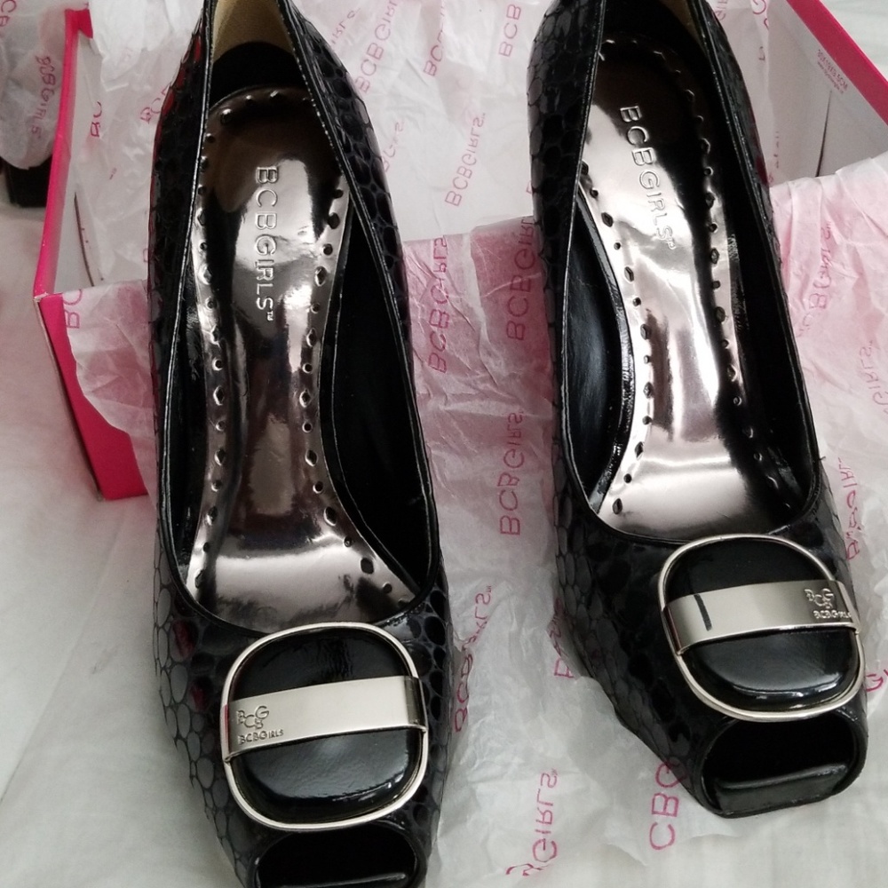 BCBG BLACK HEELS